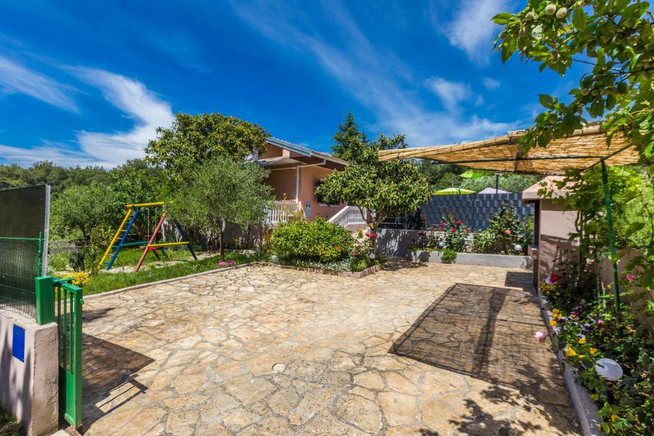 Holiday Home Flora Задар Екстериор снимка